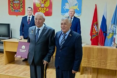 Ветерану вручена почетная награда